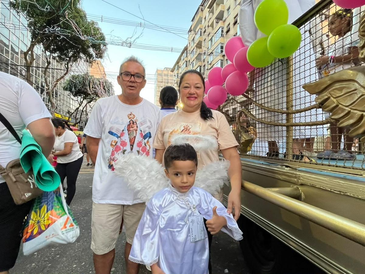 Com o filho, devota do Maranhão agradece por conseguir engravidar